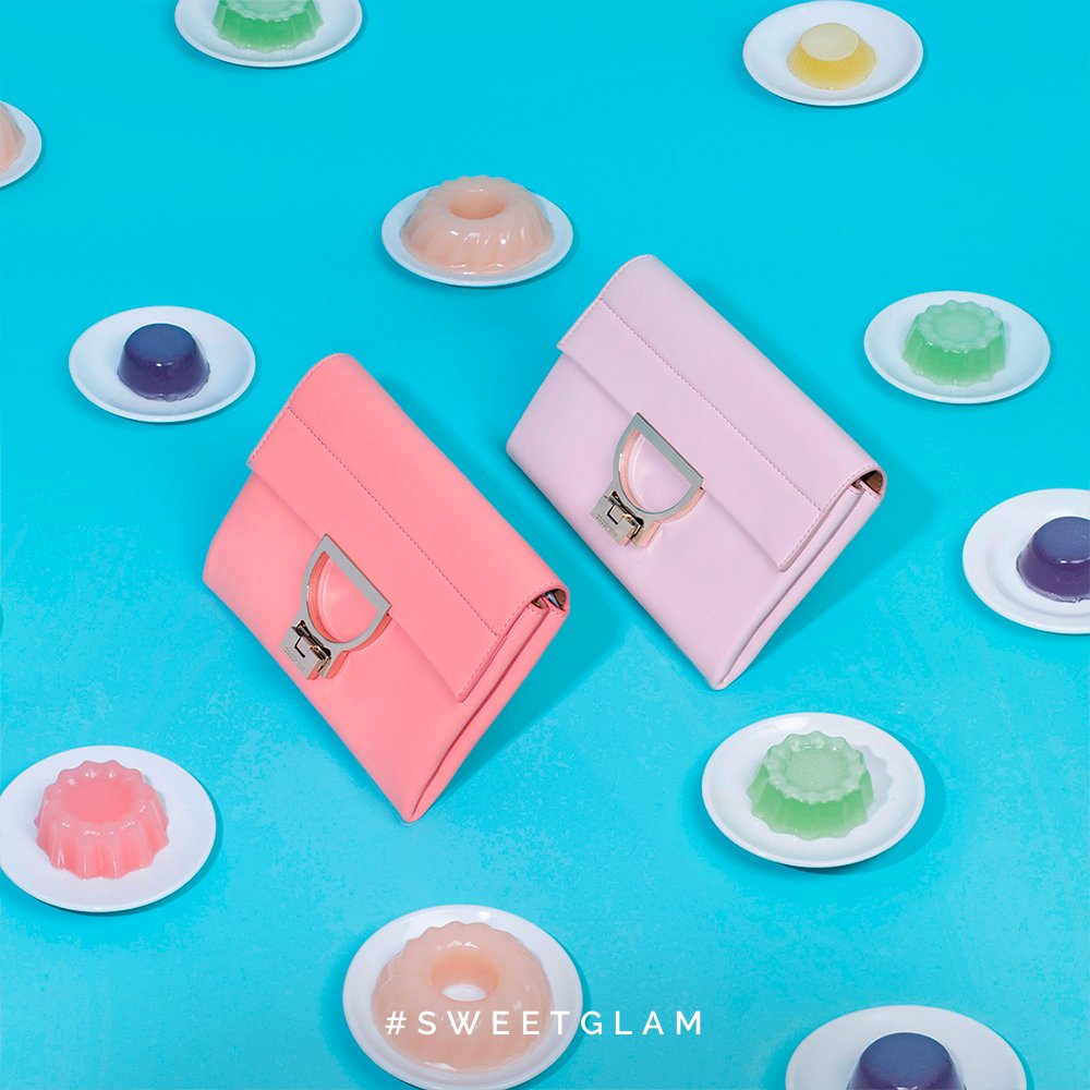 Coccinelle1978's tweet photo. Different shades of pink, same glamorous style: https://t.co/OpDb5ikkWQ
#Coccinelle #Arlettis #Pochette #Sweetglam https://t.co/yrVgF9zeuy