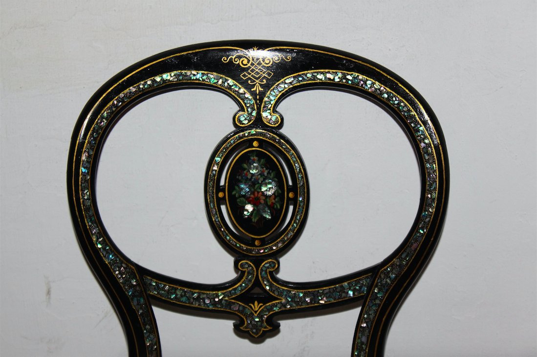 Silla del dormitorio negro pasada taller de restauración.  Una gran labor ¿Qué os parece? #objetosemanal #cordobaesp