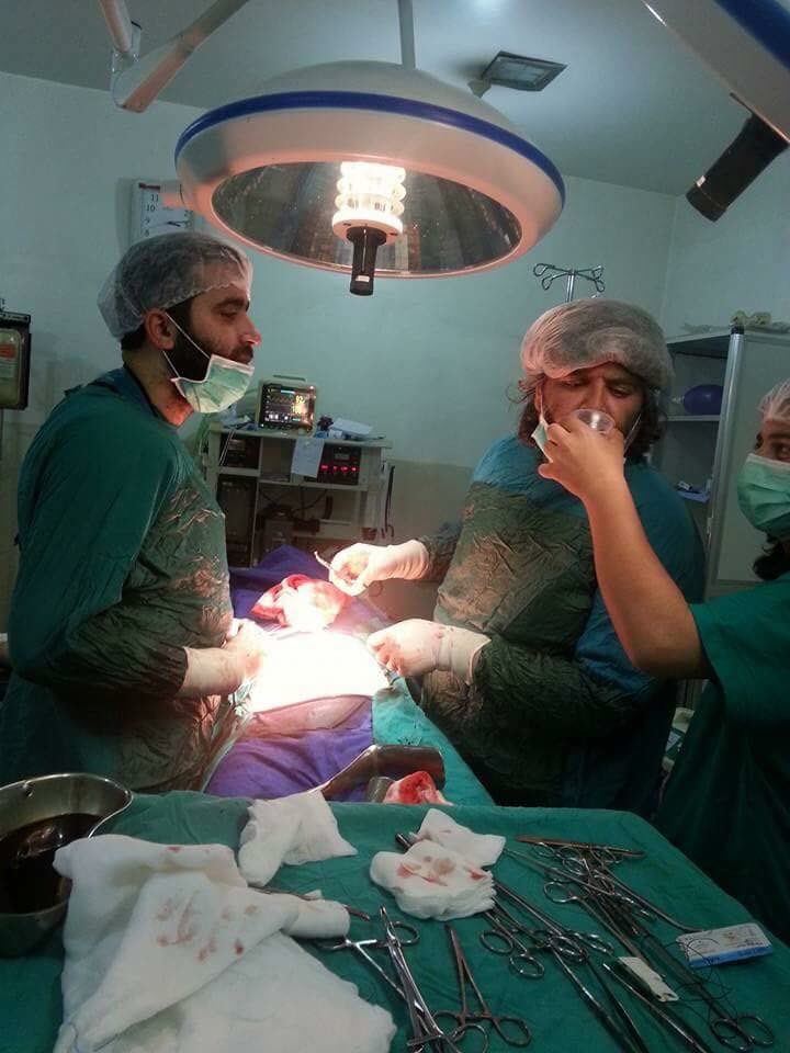 Bissan_Fakih's tweet photo. Doctors in Syria breaking fast https://t.co/rLZLXsM3Ij