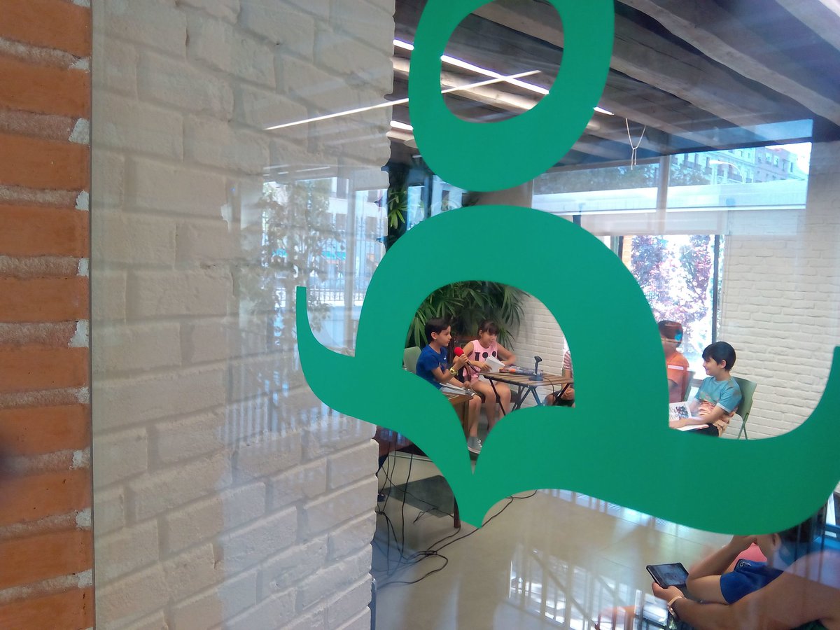 Programa de radio Menudo Castillo en #bpmETrias <a href="/FLMadrid/">Feria del Libro de Madrid</a>. Los peques toman la palabra