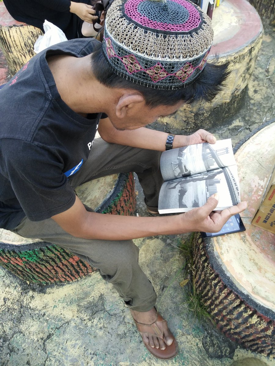 Ada khusus dtg ke popup library kita untuk baca Tidak Ada New York Hari Ini. Colek kak <a href="/hurufkecil/">m aan mansyur</a> #ngabubookread