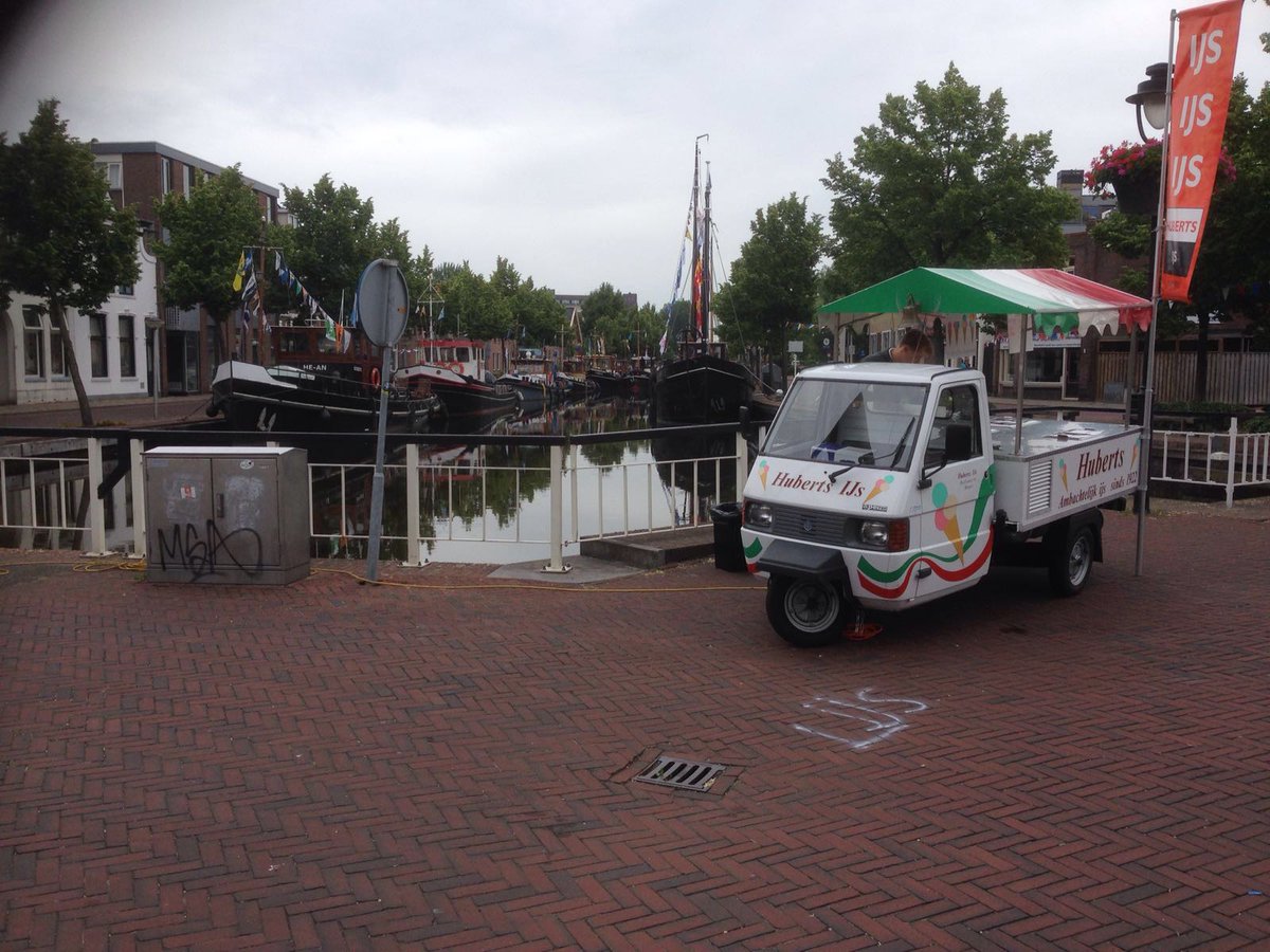 Prachtweekend volop vertier #meppel tijdens @meppelvolvaart #grachtenfestival we staan bij de #tipbrug #kermis #ijs