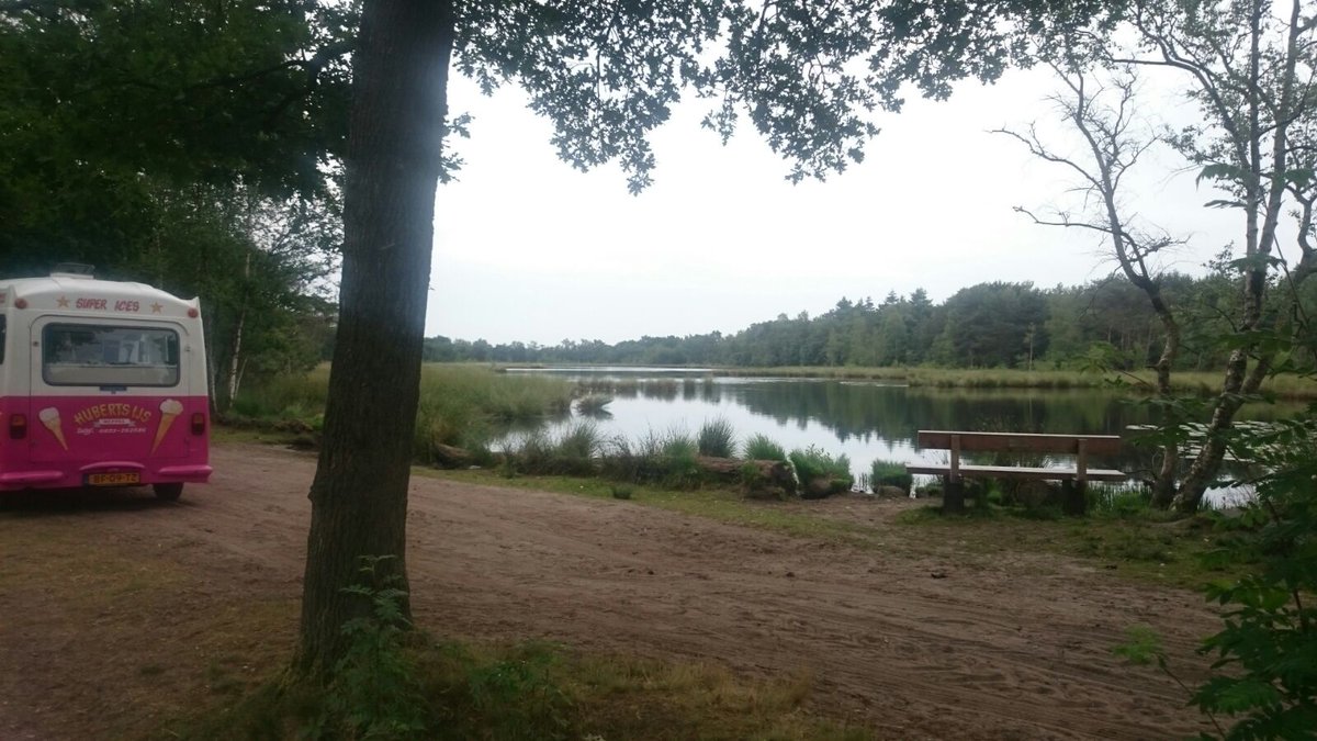 Vandaag ook bij de museumfietstocht in Staphorst. We staan aan de Koolhaarweg bij de vijver dan door naar De Wijk