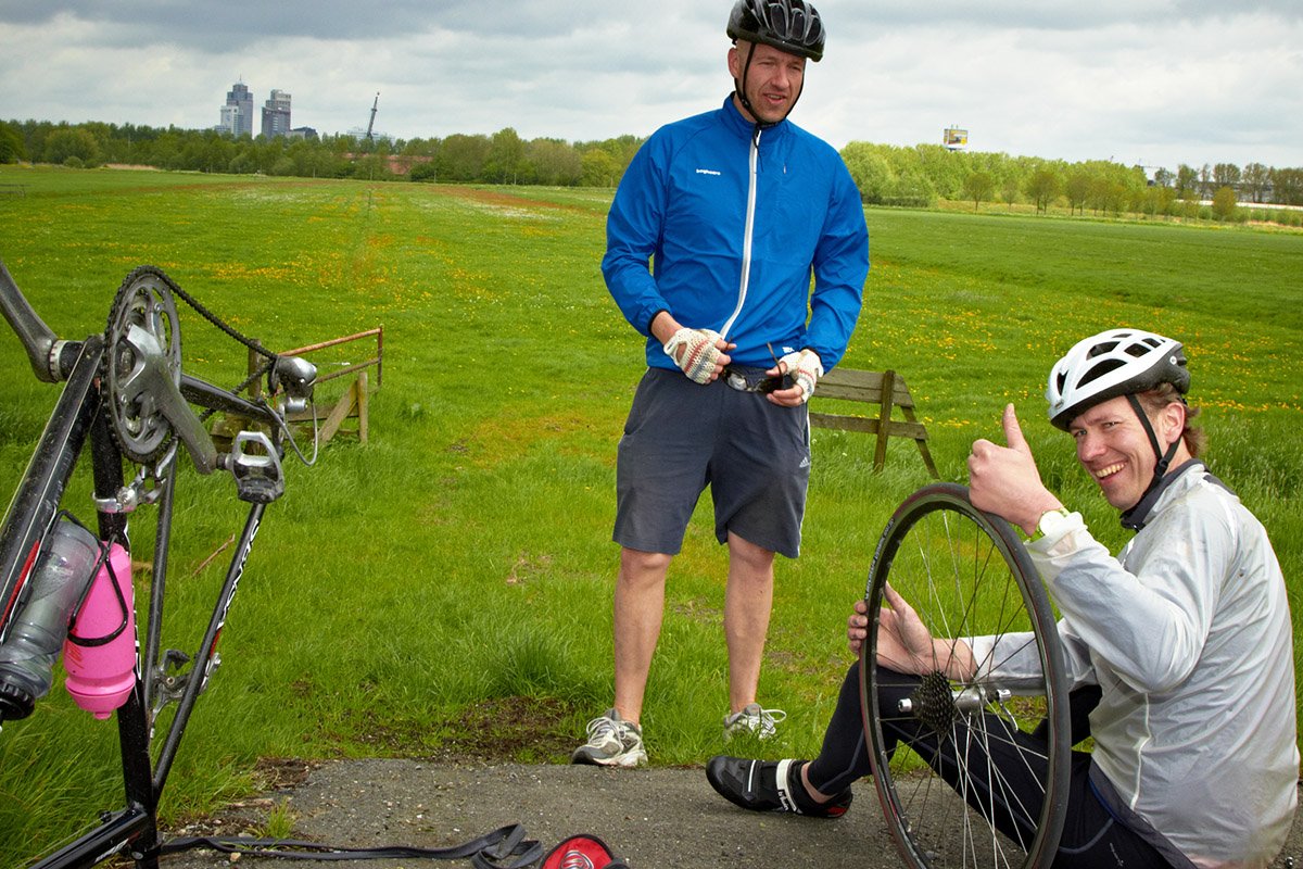 CycleTourAdam's tweet photo. Heb jij morgen pech onderweg? Met @FietsNED, @RodeKruis en de bezemwagen van #LeChampion ben je zo weer op weg! https://t.co/j3MB4lxaV6
