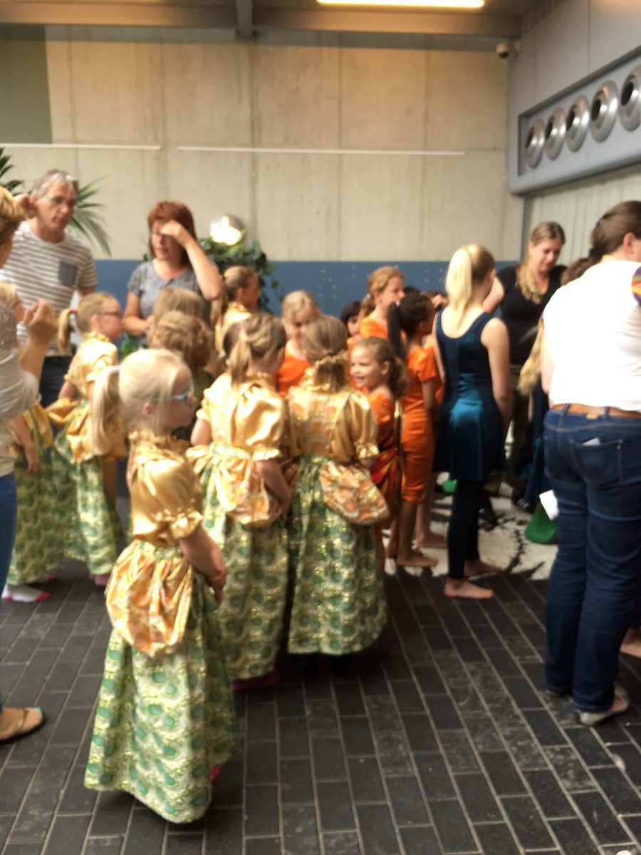 Het <a href="/Dansatelier42/">Dans Atelier 42</a> gaat  iets geweldigs doen in @PodiumHogeWoerd! Samen met de prachtige stem van <a href="/barryatsma/">Barry Atsma</a>. Kom!