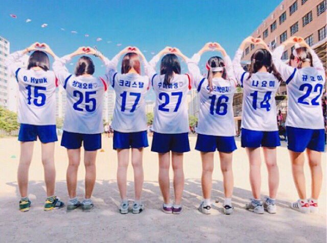 みすず V Twitter 韓国の体育祭 韓国では 体操着を着てやらないそうです チームごとに衣装を着てやるそうです 衣装着てやる事をバンチと言います プラカードもあったり頑張れる気がする やってみたい人rt いいと思ったらrt 可愛いと思ったらrt