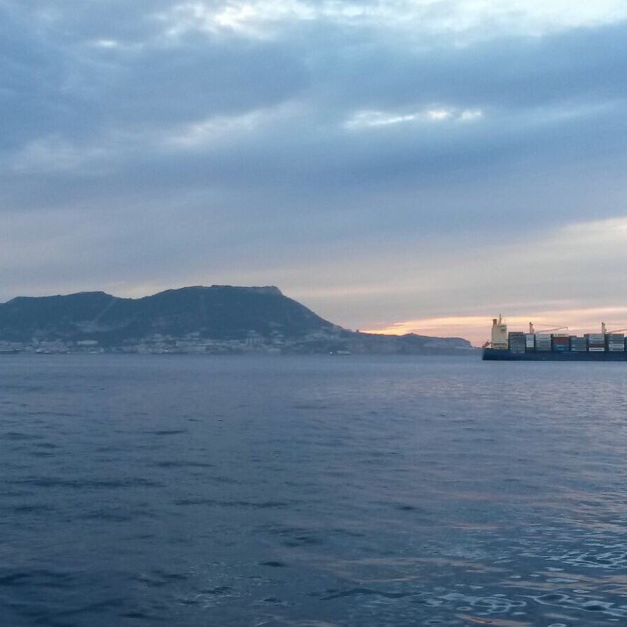 atlanticsurvey's tweet photo. Good morning from Algeciras anchor area! We start the weekend with a good bunker survey. Enjoy!! https://t.co/I9k4Xt9wIh