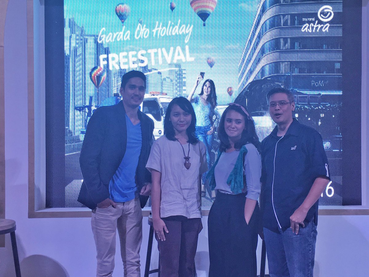 Acara talkshow hari ini ditutup dengan foto bersama. #GOHF2016