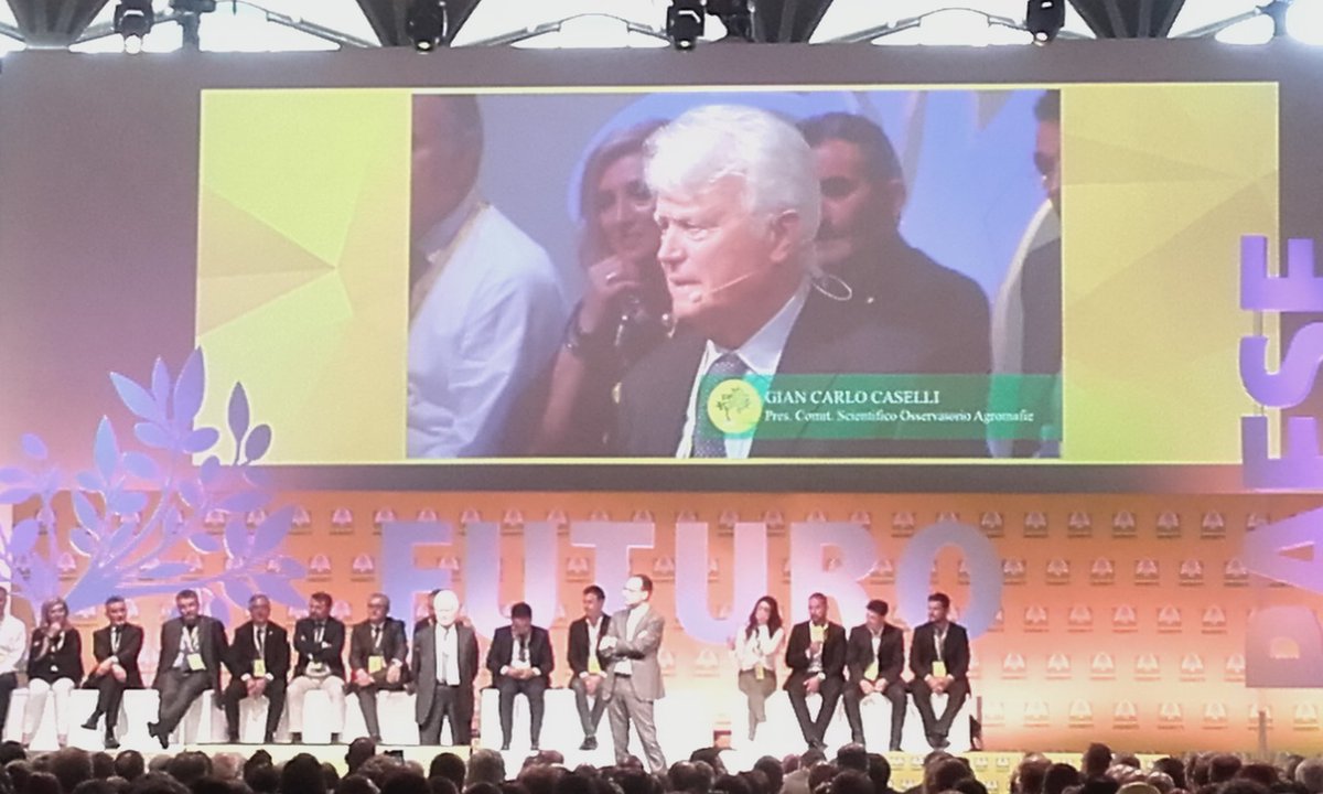 Giancarlo Caselli al PalaTiziano con <a href="/osservagromafie/">Osservagromafie</a> si occupa di #legalità in #agricoltura #iomangioitaliano