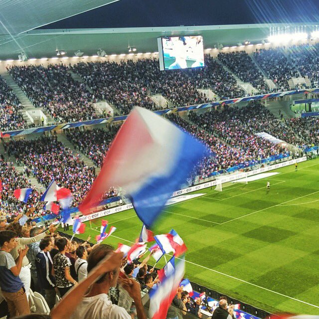 SandroDiamantis's tweet photo. #Euro2016
#Football &amp; #Musique               Allez la #France 🇫🇷 https://t.co/Q6gQTTsiB4