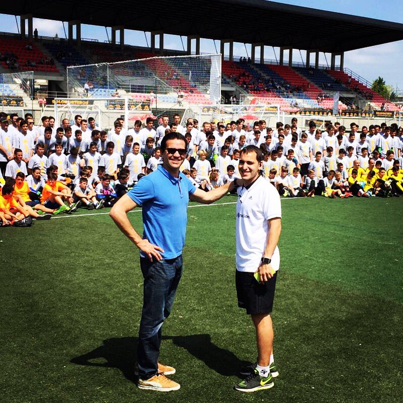 Con mi mano derecha en la #BatallaSP. Esto funciona siempre gracias a él. Buen trabajo <a href="/SantiGallur/">Santi Navarro</a>