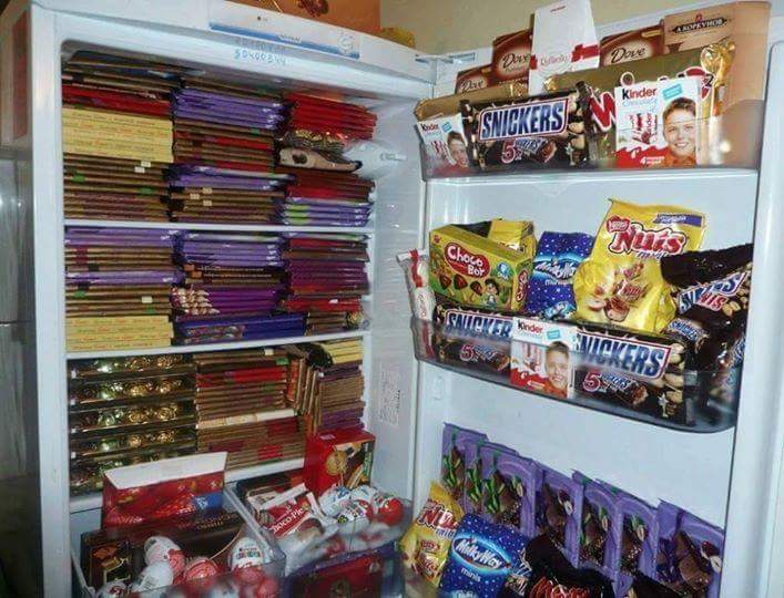 Hafiz On Twitter Berapa Ramai Nak Peti Ais Penuh Coklat Camni Https T Co Yfjql3jjdz Twitter
