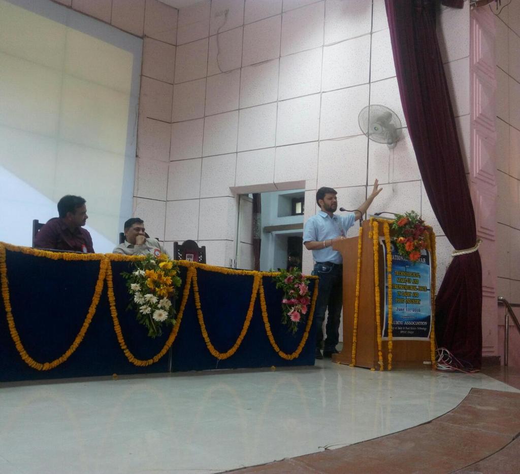 cdfstalumni's tweet photo. Our alumni Mr.Ashok Chobey motivating students and sharing his experience.
#National_seminar
#CDFSTAlumni2016 https://t.co/dCFT3XYcyg