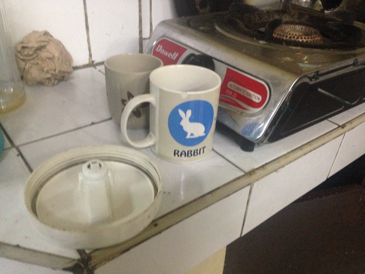 agencyofconey's tweet photo. Spotted in a local pulis team office in Team Village East, Manila https://t.co/lX7qB9g4ak