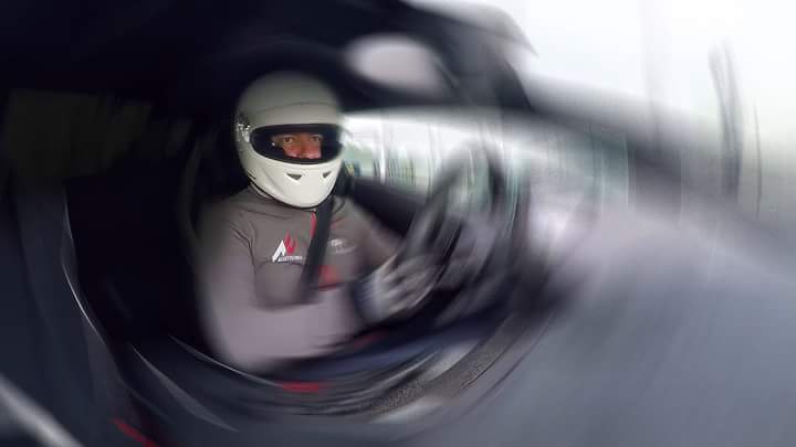 Pronti alla corrida? <a href="/MatteoMarioli/">Matteo Marioli</a>  <a href="/NobileAlberto/">AlbeNobi</a> next on #surrealcar