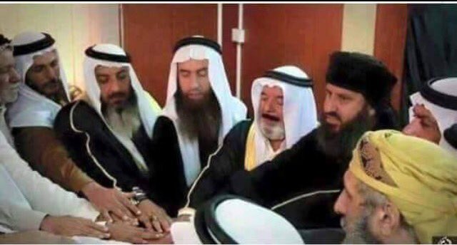 9lVvXuZzUPe3eFQ's tweet photo. هذه الصوره تبين كيف تم تسليم الفلوجه الى الشيشاني والأفغاني والتونسي 
#اقتحام_مركز_الفلوجه https://t.co/MvoXqQOpqV