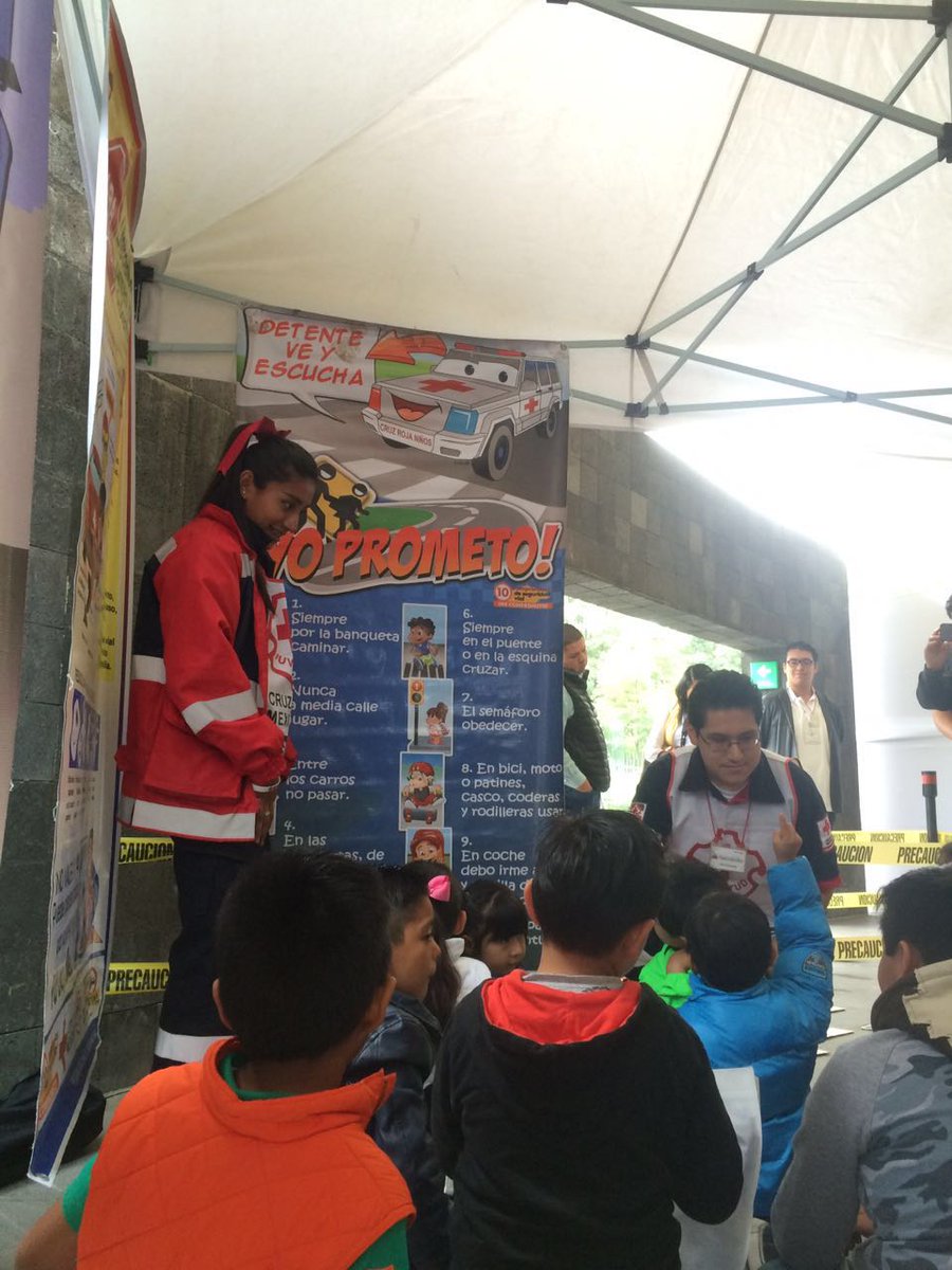 Juventud_CDMX's tweet photo. Estamos en @SantanderMx compartiendo con las familias de empleados nuestros programas de #SeguridadVial y #PROCCLIMA https://t.co/ISKJeXyWx5