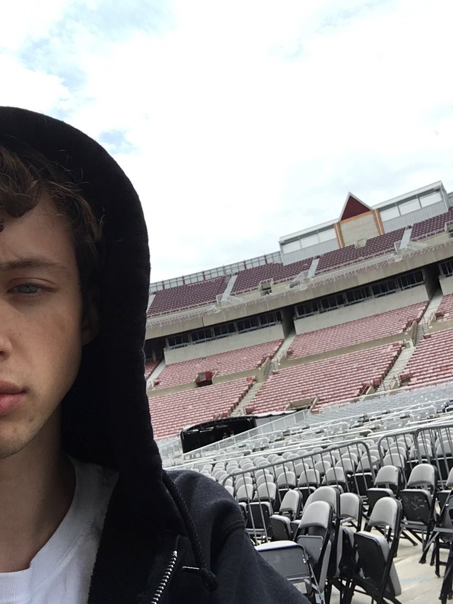 troyesivan's tweet photo. I'm doing sound check in a hoodie and sweats to look the part and pretend I don't #care 🙄 https://t.co/ERmpIPxeUg