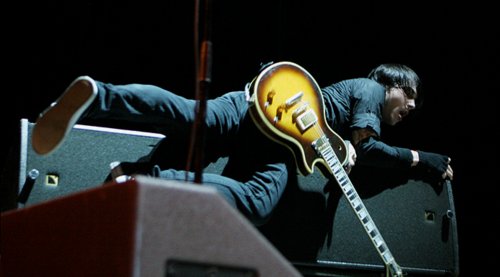 ccartapesta's tweet photo. un Frank Iero che cerca di adagiarsi comodamente nel disagio di ciò che sta tentando di fare https://t.co/Dmn80fZ2Dh