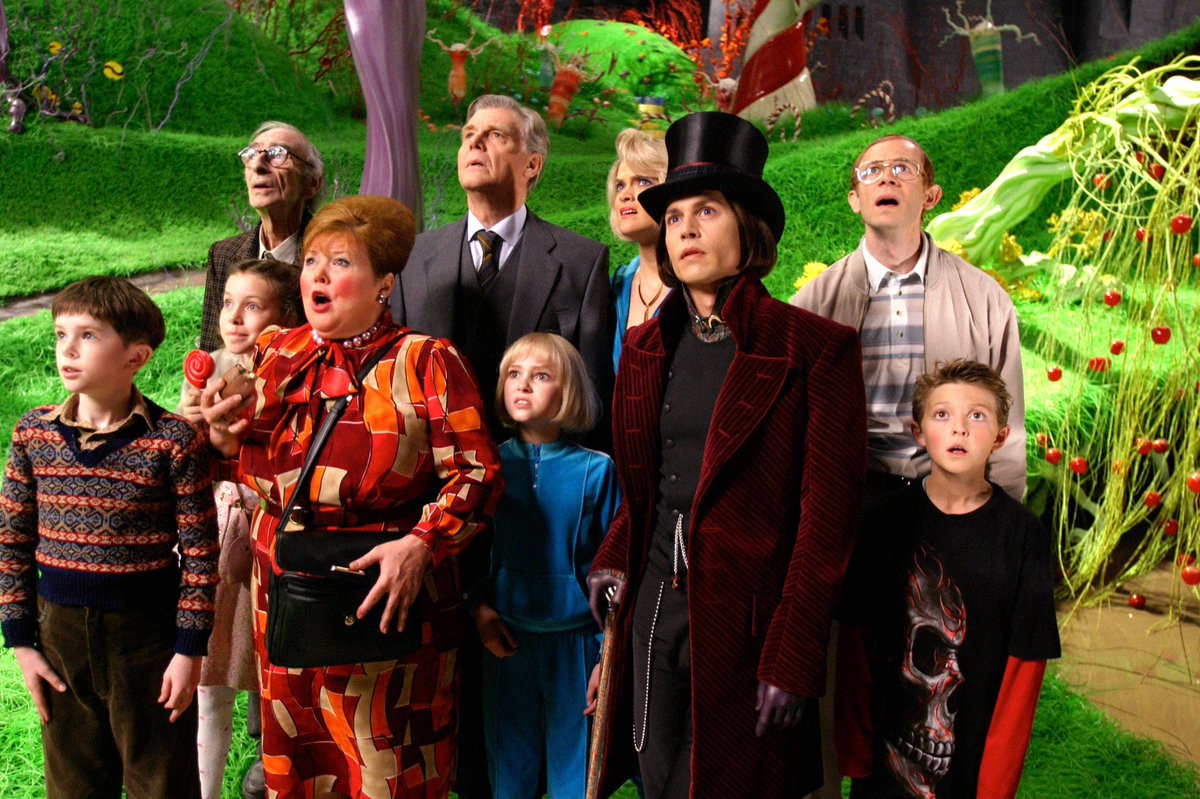 pimnana1380's tweet photo. charlie and the chocolate factory รักมากเรื่องนี้ ดูแล้วอยากเปิดโรงงานช็อคโกแลต ป๋าเดปป์หน้าเด็กมากก #หนังเก่าที่ชอบ https://t.co/eAIa5Ii2Im
