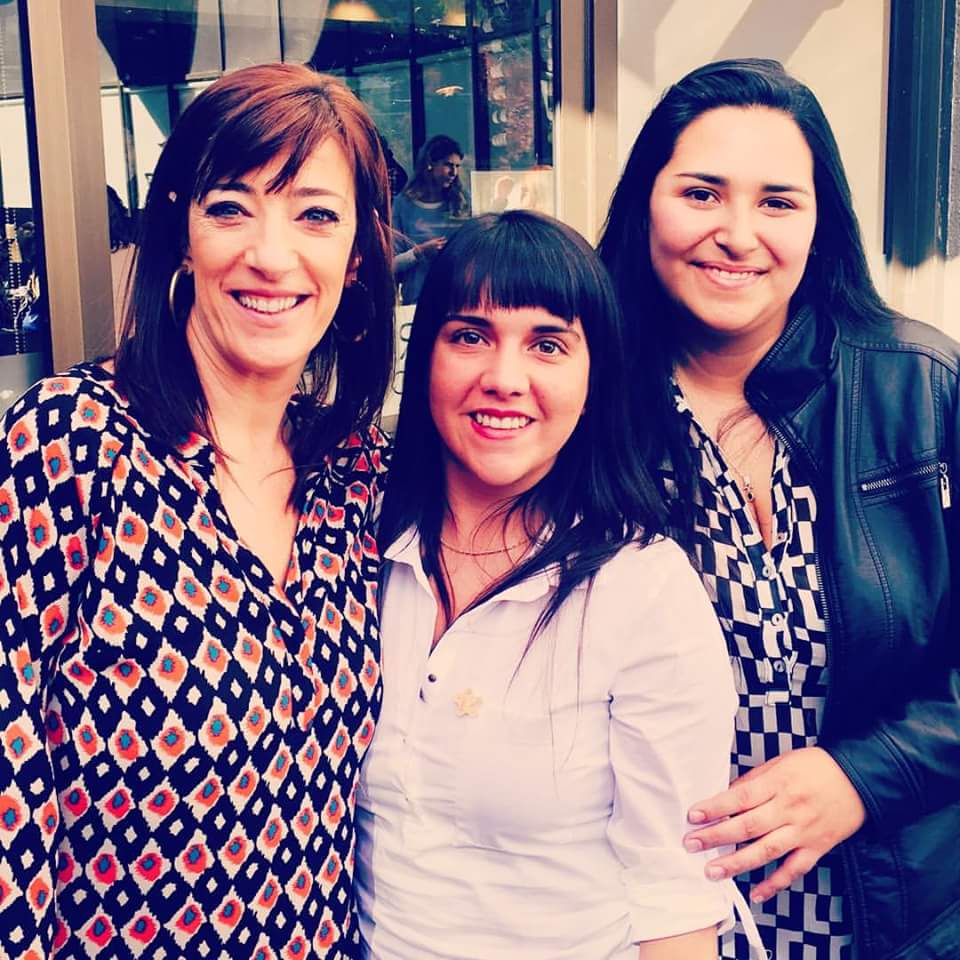 karlitagarces's tweet photo. Con @PaulaBertol y la @JuventudRN @MujeresJRN @RenataSantander https://t.co/ceBnXijYbX