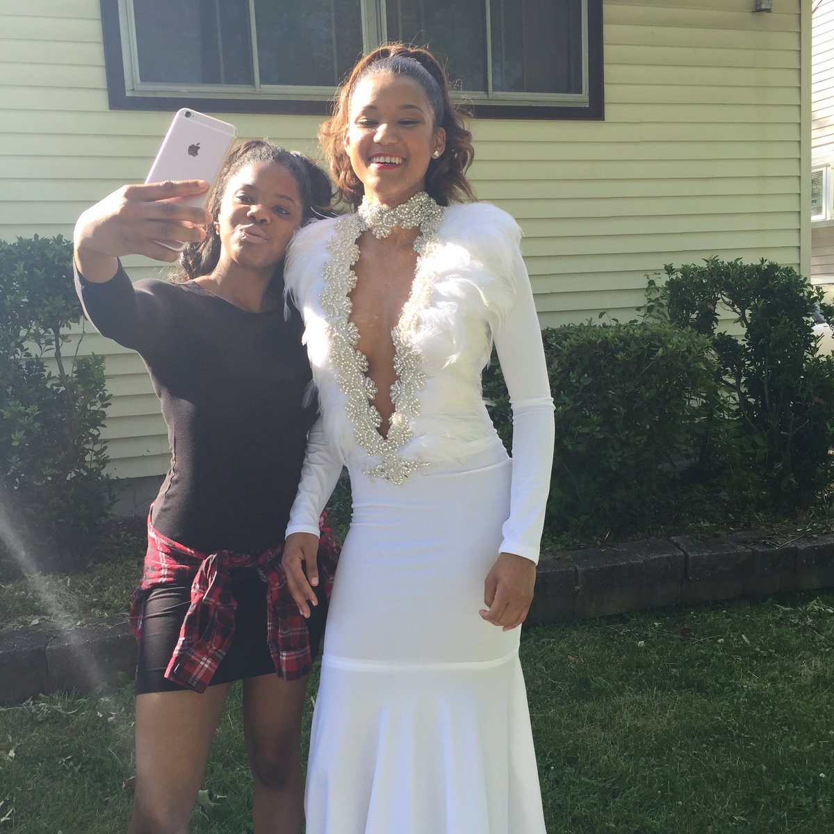 asvp_stackss's tweet photo. #Prom2k16 😏 https://t.co/yTZZYbIG95