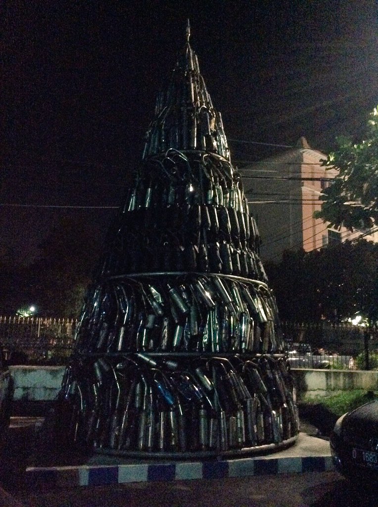 Hasil razia motor dgn knalpot bermasalah di porestabes Bandung. Tinggal didekor.