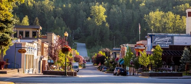 HelloBC's tweet image. A pet friendly guide to @SeeRevelstoke: Where to eat, stay, shop and more: explorebc.co/7vbP1l #exploreBC