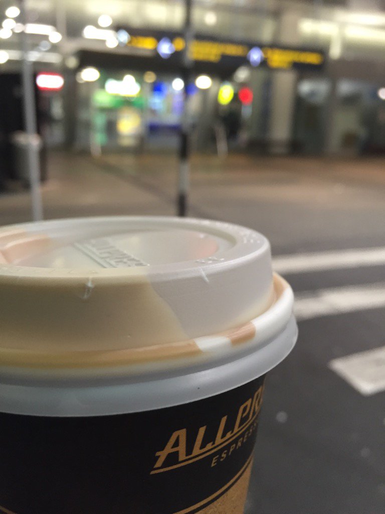 lynleybilby's tweet photo. Sorry England as much as I love you there's nothing quite like a flat white from home #coffeesnob #nevertastedbetter https://t.co/ki12H92acM