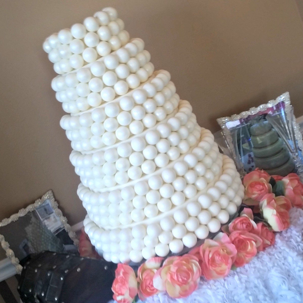MIGlutenFreeGal's tweet photo. Working on a new #GFgetaway article. A trip to Heavenly Cakeballs in Lapeer may be in order. https://t.co/4rohYI9vOq https://t.co/t5irx7sU6o