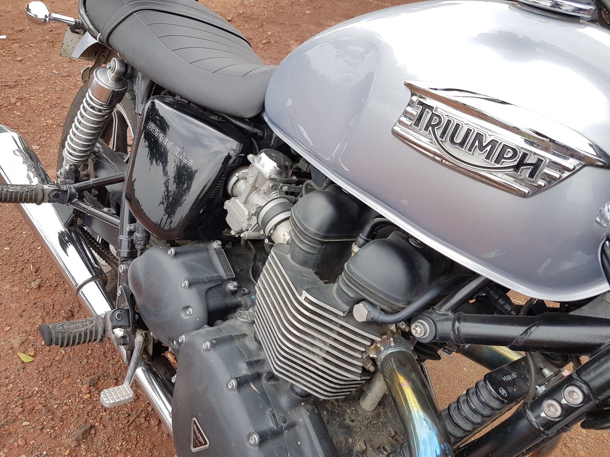 plumnpink's tweet photo. This bike is the bomb! #triumph #weekendride #drivencafe https://t.co/bBLygkKhpn