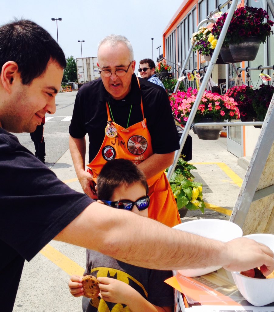1kjohn's tweet photo. Outside Event at the North Bergen Store. https://t.co/cobZt0ia2l
