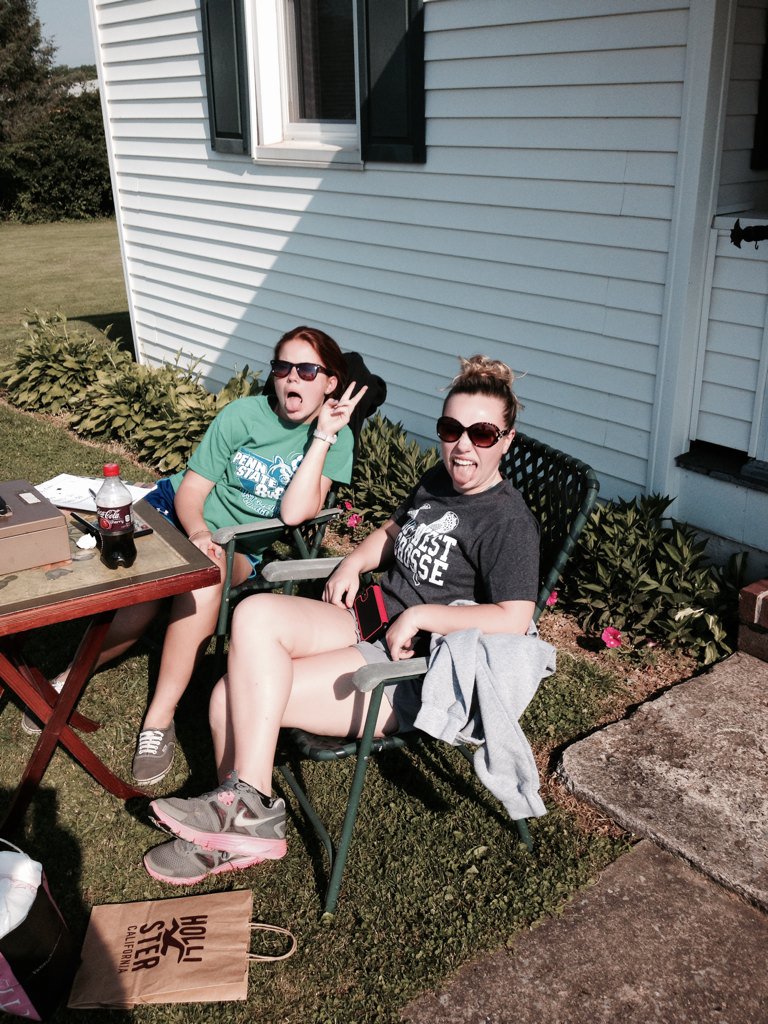 PoppaKDog's tweet photo. When ur tryin to make bank at ur yard sale to pay for college https://t.co/TFTT6VaKuP
