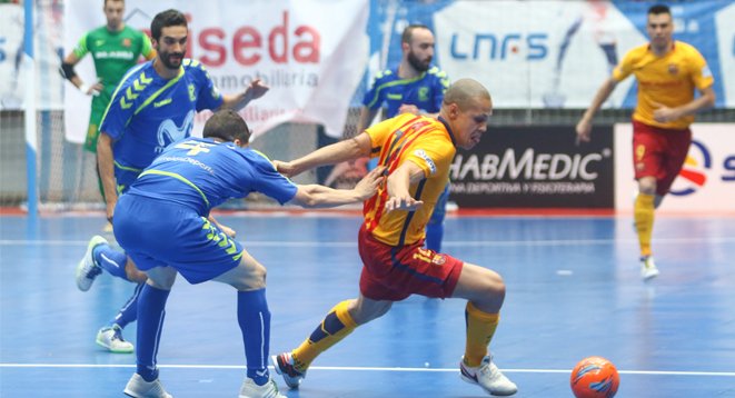 .<a href="/InterMovistar/">Movistar Inter FS</a> se adjudica el 2ºpunto de la #FinalLNFS al 5-3 remontar al <a href="/FCBfutbolsala/">Barça Futbol Sala</a> bit.ly/1VS8dUZ