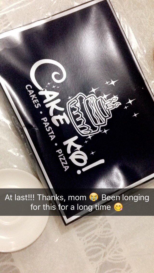 niembiscuit's tweet photo. Perks of Ramadhan 😋 #CakeKo https://t.co/yRZG2T48pz