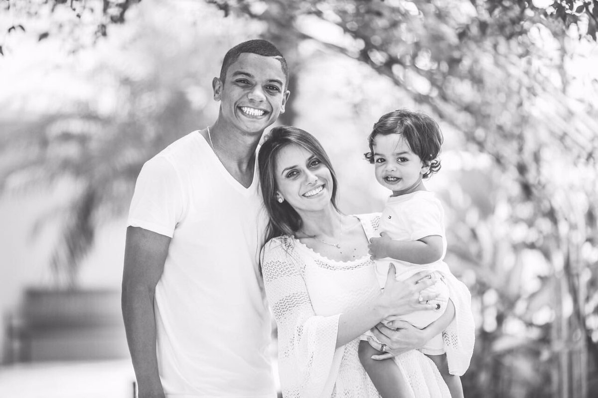 David_Braz's tweet photo. 🎶Edifica minha casa para o teu louvor. A minha família é um presente do Senhor.🎶 #RegisDanese 
Foto - @alepinh0 https://t.co/R0ZuKpWYyM