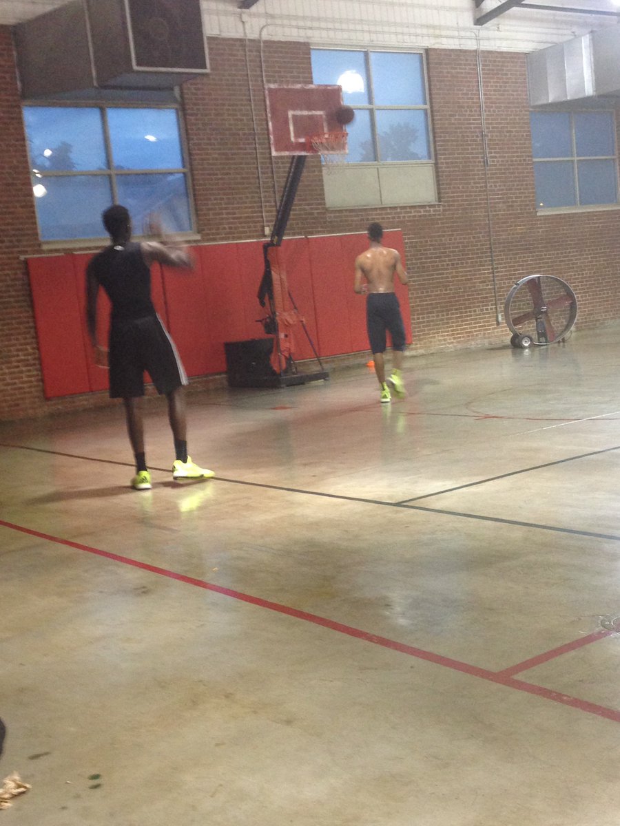 PowerRiseFamily's tweet photo. 2019’s Forward Jawan Dukes &amp; CG Jamil Watkins getting their #40HoursAWeek on the hardwood! #TeamPower #PowerRise https://t.co/ivrefjsFoQ