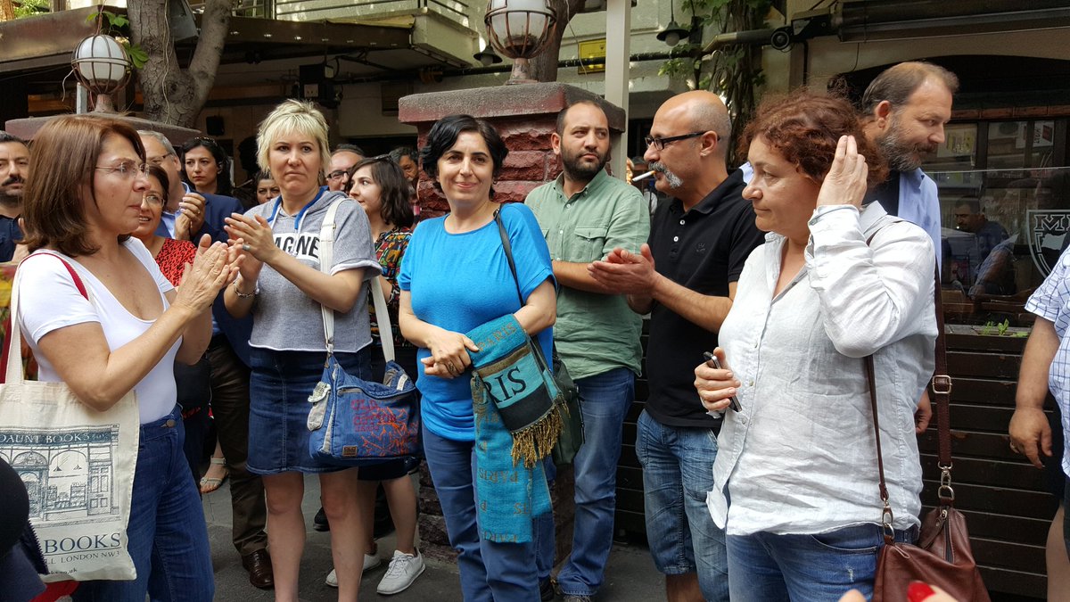 Çalışanlarını işten çıkaran Mulkiyeliler Birliği üyeleri tarafindan protesto edildi.