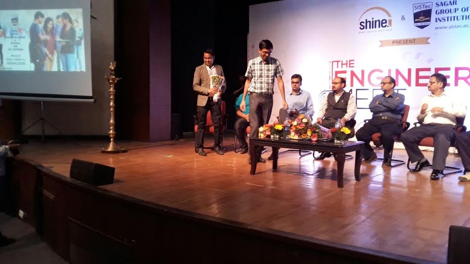 aursocho's tweet photo. Here's a proud moment for TBI Technologies!! Today our TBI Chairman invited as a chief guest at The Engineering Meet https://t.co/TxnmKhxnS3