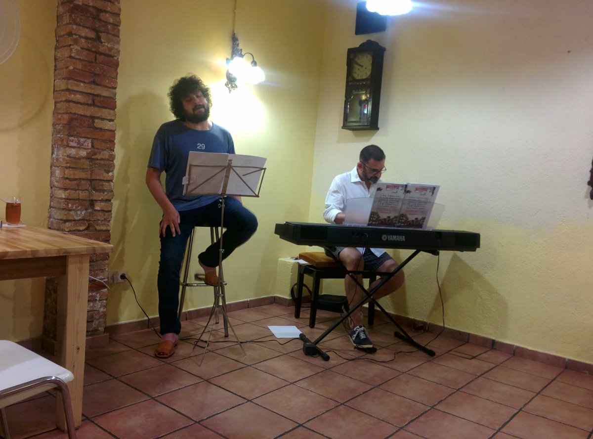 NShaiz's tweet photo. Salir del examen e ir a comer a @LolaLo52, y escuchar a los hermanos Garcia "serratear" #AsíSi https://t.co/VtFKcLWWsu