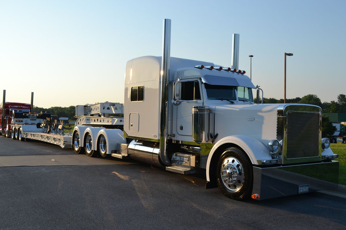 forthedriver's tweet photo. The sun comes up on the #GiantsofJoplin, last day of @ShellRotella #SuperRigs. https://t.co/3tvJfwDoST