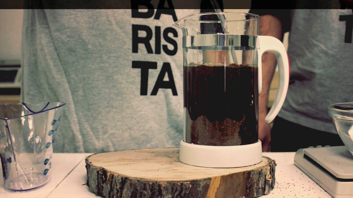 Faire du cold brew à la maison? Rien de plus simple! Via <a href="/baristamtl/">Barista</a> buff.ly/1YfuA72 -Camille :)