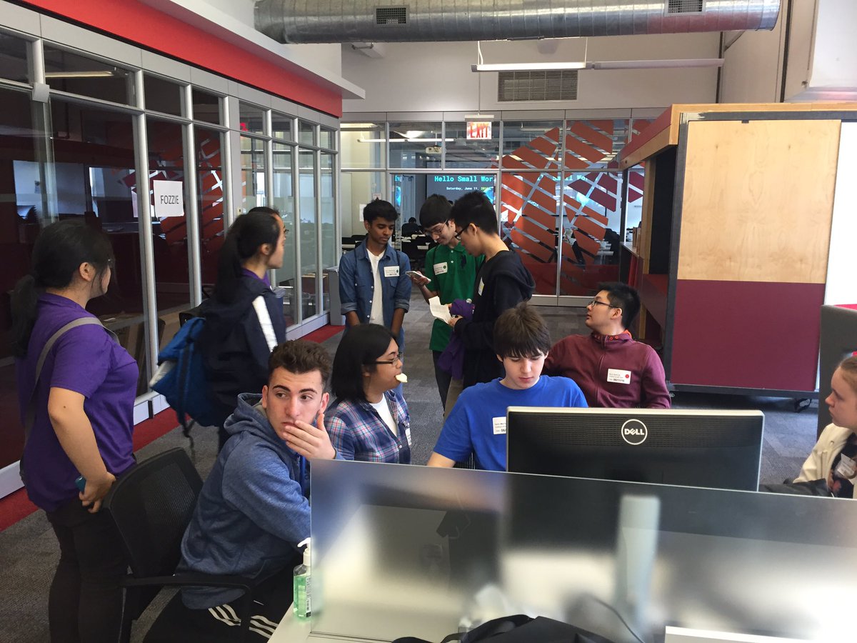 diane_levitt's tweet photo. Super excited to host @NYCSchools @sepnyc #HelloSmallWorld Hackathon @cornell_tech this morning!#CS4NYC #CS4ALL https://t.co/QnfPtXxMeO