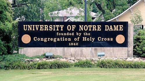aarynkearney's tweet photo. Excited to welcome our Class of 2016 to ND as they arrive on campus today. ☘ #F16htingIrish https://t.co/QDxipoDmaj