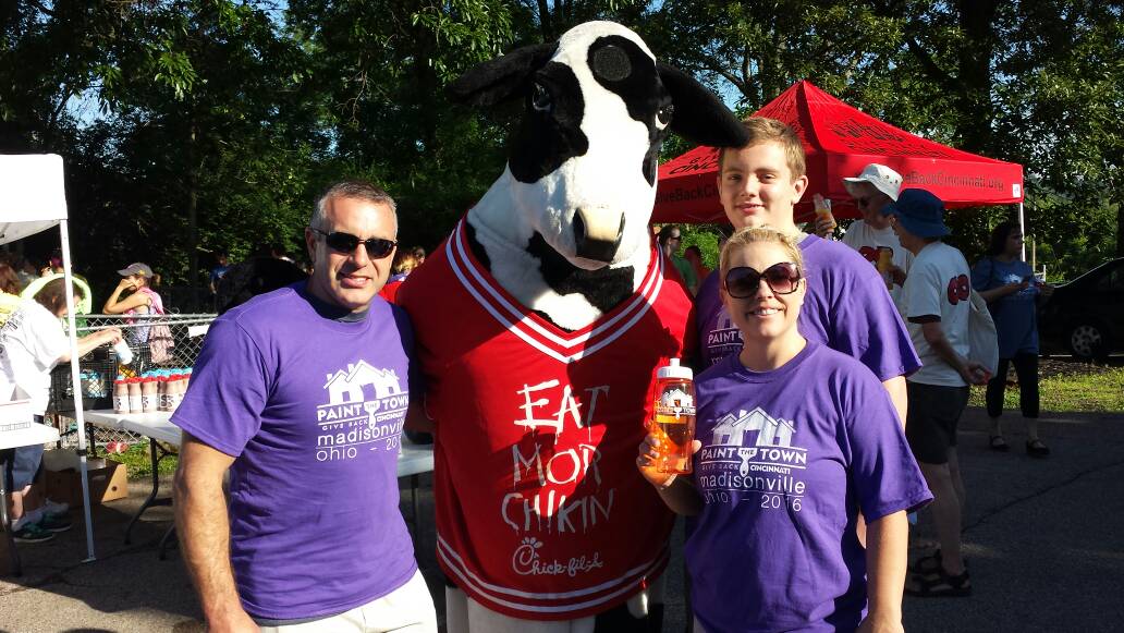 PRLink's tweet image. Beautiful day for Chick-fil-A to paint the town and feed 1200 volunteers.