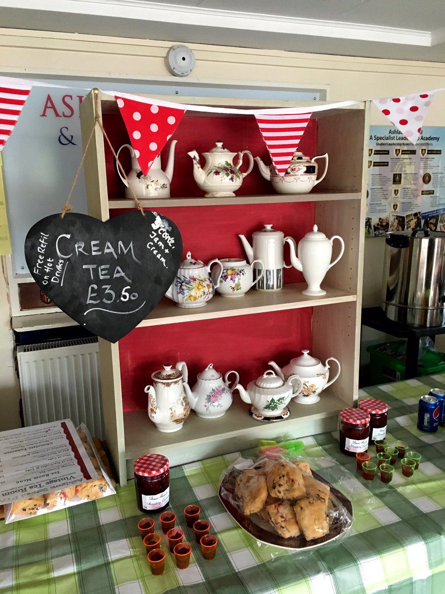 AshlawnPTA's tweet photo. Lovely atmosphere at today's Dunchurch Vintage and Craft Fayre 'Pop Up' in support of the Ashlawn PTA #vintage #pta https://t.co/ihc4gRnBi4