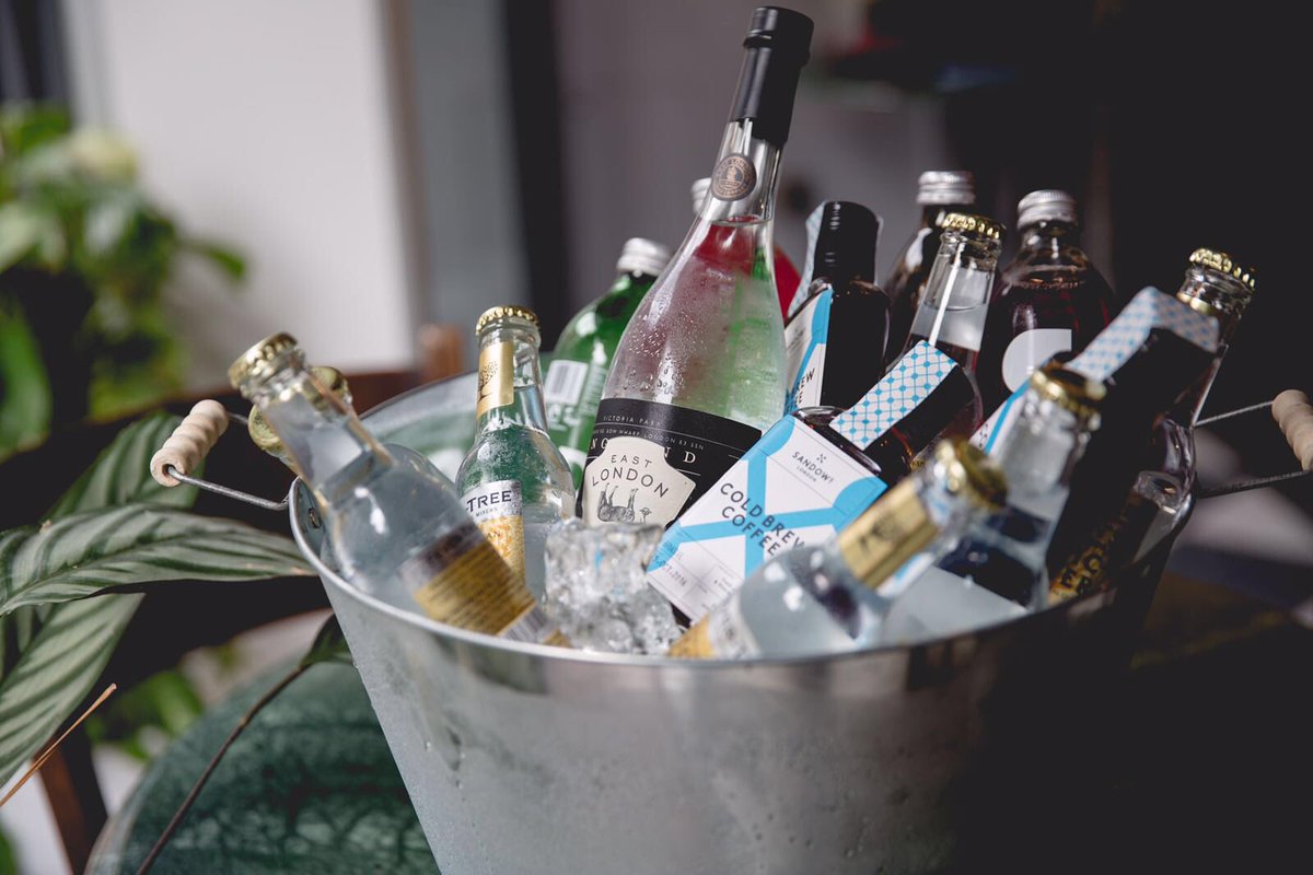 ClaudFeverTree's tweet image. Head down 2 @modernsocietyUK street party, Redchurch St.. @DistillinginE3 @FeverTreeMixers #WorldGinDay #Queens90th