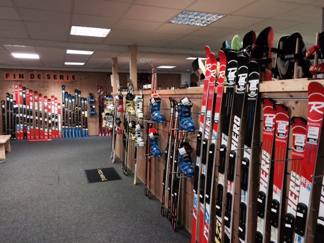 Ski Clinic tweet media