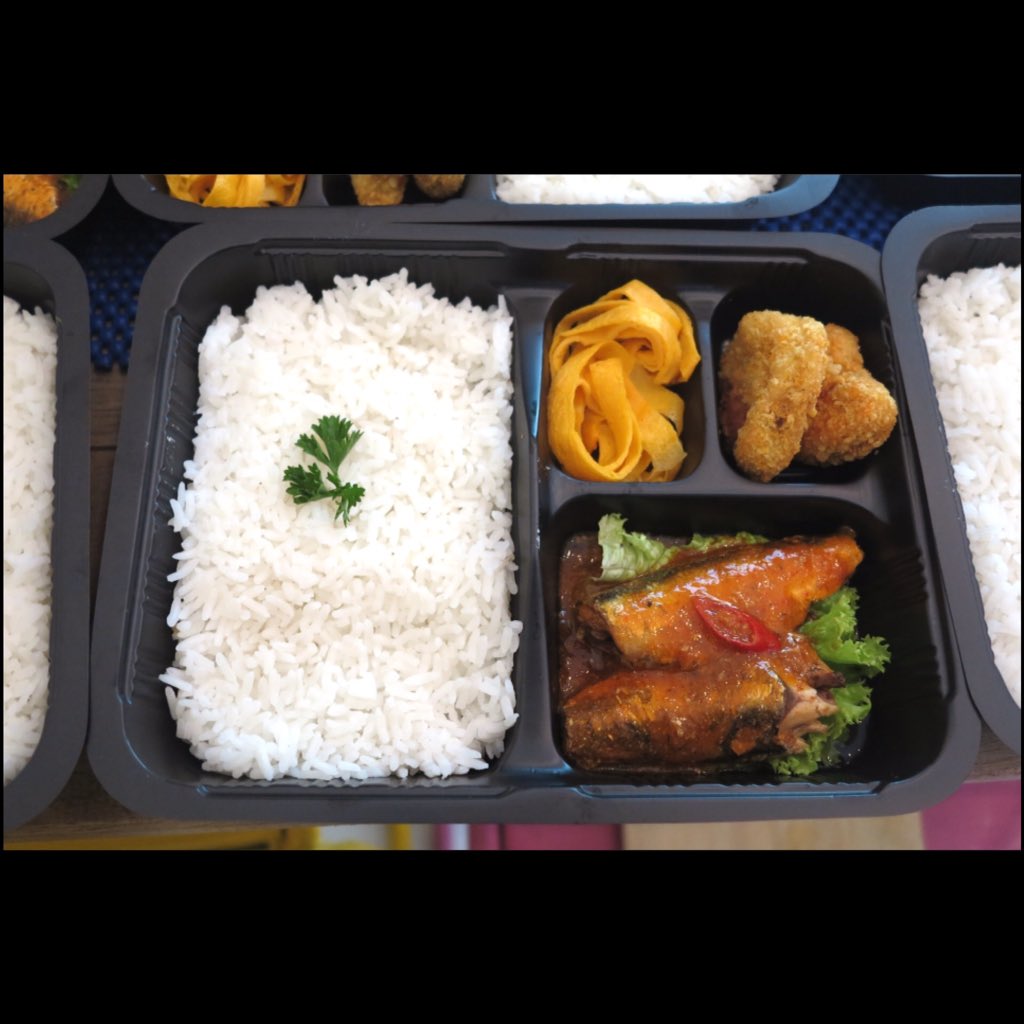 LinzKitchen's tweet photo. Berbuat baik di bulan #Ramadhan niscaya Allah SWT memberi mu seribu keberuntungan.Yuk order nasi kotak utk sumbangan https://t.co/VJnlo5hVsN