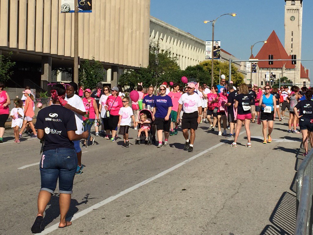 RyanDeanTV's tweet image. Walkers starting to cross finish line. #KomenSTLRace